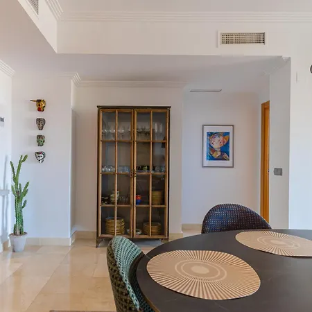 شقة Newly Renovated With Amazing View إِستيبونا